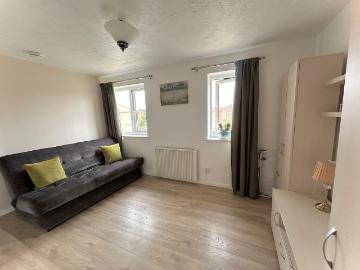 Mitcham CR4, Studio to rent, £1,300 pcm | PrimeLocation