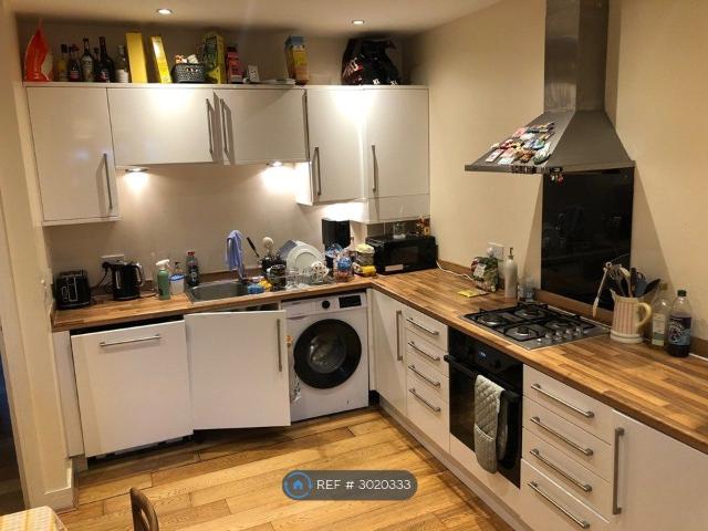 Mitcham Lane, London SW16, 3 bed flat to rent, £2,700 pcm | PrimeLocation