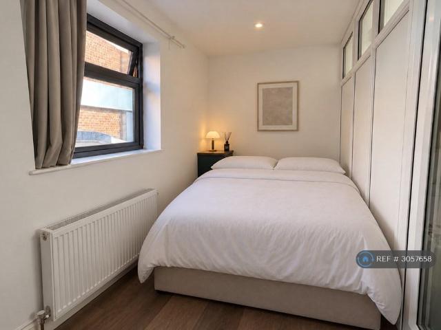 Mitcham Lane, London, SW16 1 bed in a flat share to rent £825 pcm £190 pw