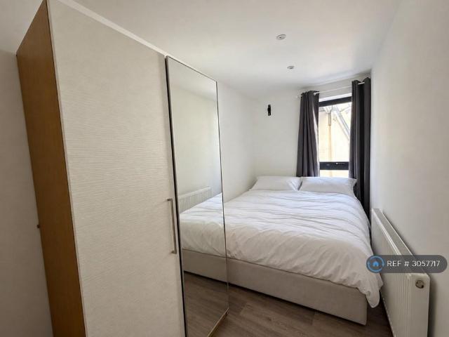 Mitcham Lane, London, SW16 1 bed in a flat share to rent £925 pcm £213 pw