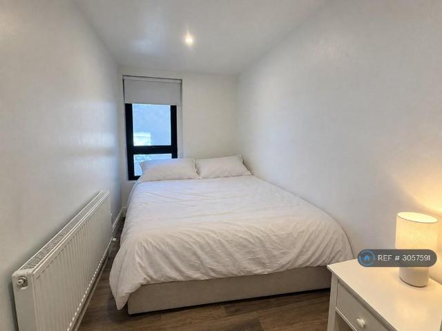 Mitcham Lane, London, SW16 1 bed in a flat share to rent £925 pcm £213 pw