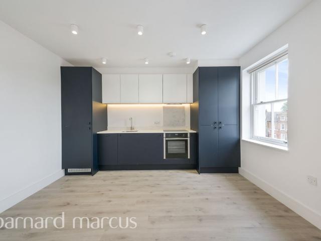 Mitcham Lane, London SW16, 2 bed flat to rent, £2,500 pcm | PrimeLocation