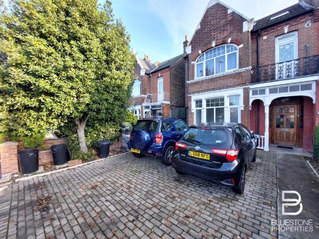 Mitcham Lane, London, SW16 6NS, United Kingdom | 3 bed apartment for rent #112945806 | Rentberry