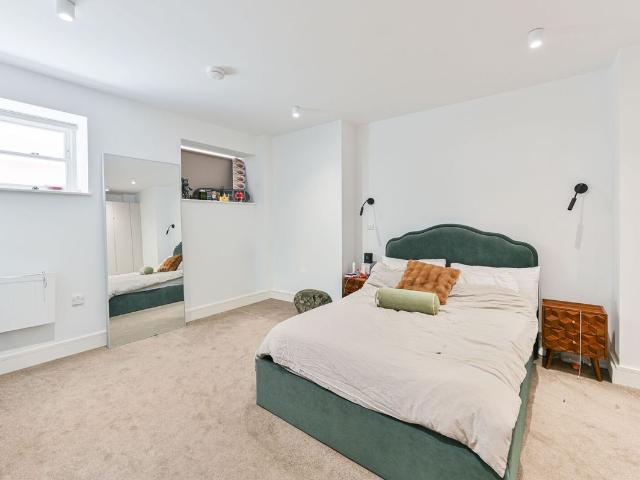 Mitcham Lane, Streatham, London SW16, 1 bed flat to rent, £1,900 pcm | PrimeLocation