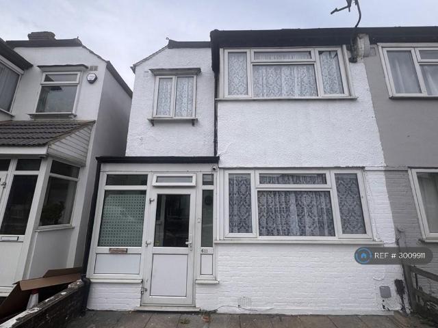 Mitcham Road, Croydon, CR0 3 bed semi detached house to rent £2,200 pcm £508 pw