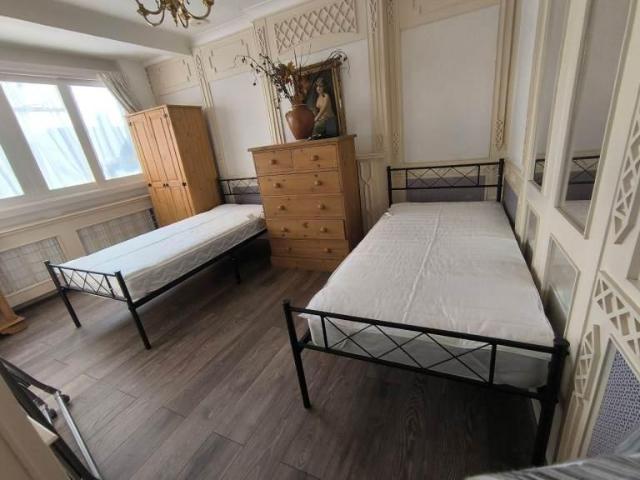 Mitcham Road, Croydon CR0 1 bed in a house share to rent £750 pcm £173 pw