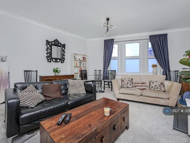Mitcham Road, London, SW17 3 bed flat to rent £3,200 pcm £738 pw