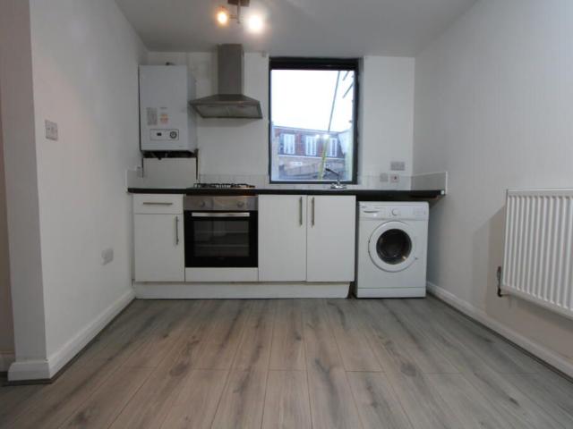 Mitcham Road, London SW17, 1 bed flat to rent, £1,500 pcm | PrimeLocation