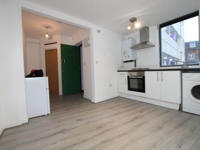Mitcham Road, London SW17, 1 bed flat to rent, £1,500 pcm | PrimeLocation