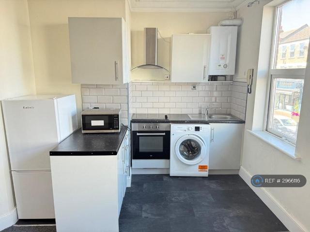 Mitcham Road, London, SW17 1 bed flat to rent £1,650 pcm £381 pw