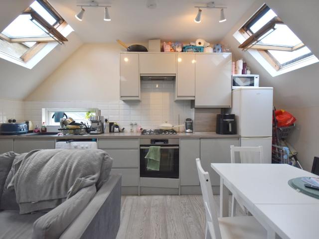 Mitcham Road, London SW17, 2 bed flat to rent, £1,900 pcm | PrimeLocation
