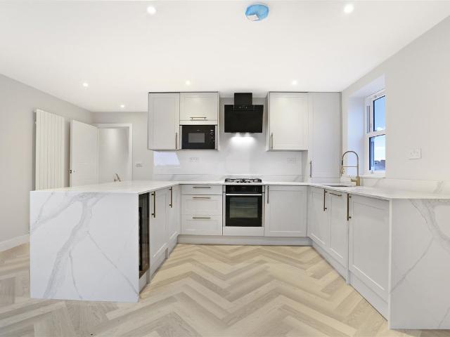Mitcham Road, Tooting, London SW17, 2 bed flat to rent, £2,100 pcm | PrimeLocation