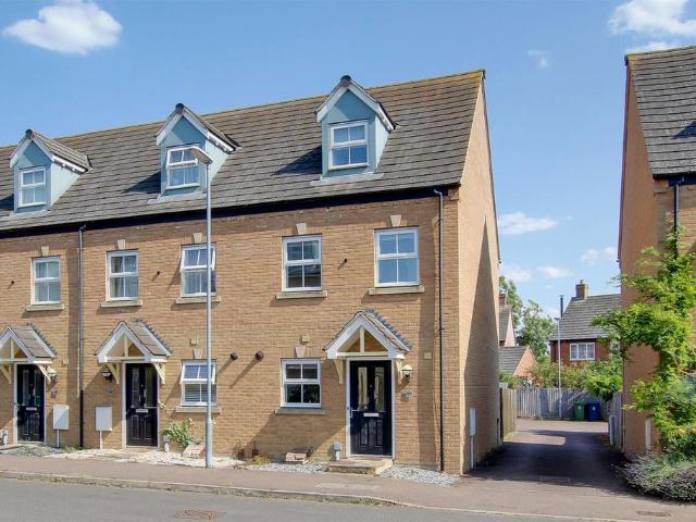 Mitchcroft Road, Cambridge CB24 4 bed end of terrace house to rent £1,600 pcm £369 pw