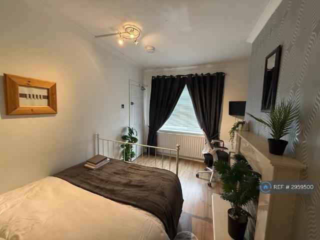 Mitchell Avenue, Coventry, CV4 1 bed in a house share to rent £745 pcm £172 pw
