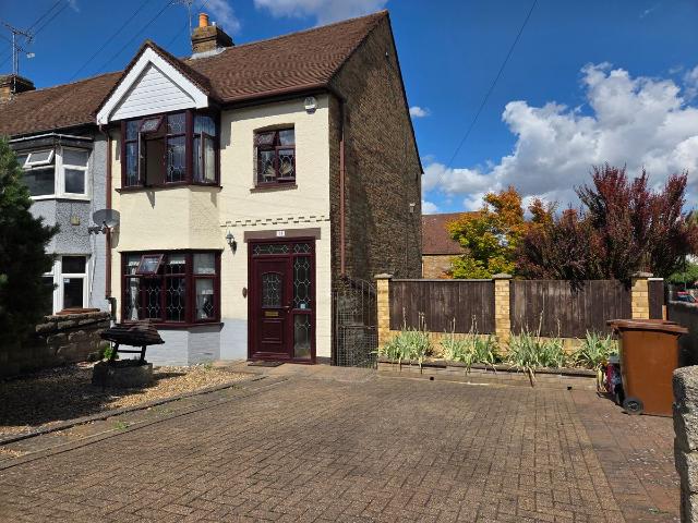 Mitchell Avenue, Chatham ME4, 3 bed property to rent, £1,850 pcm | PrimeLocation