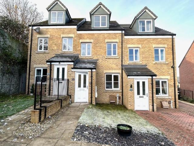 Mitchells Avenue, Wombwell, Barnsley, South Yorkshire S73, 3 bed town house to rent, £1,000 pcm | PrimeLocation