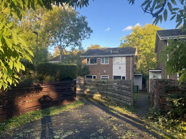 Mitford Close 2 bed flat to rent £550 pcm £127 pw