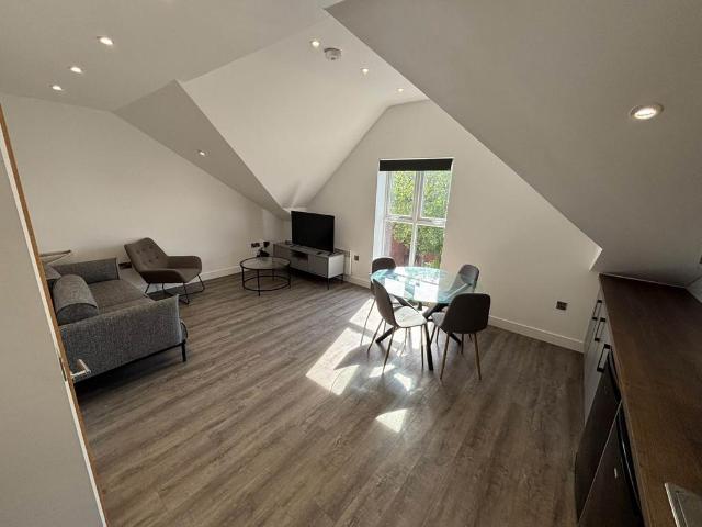 Mitford Road, Fallowfield 3 bed flat to rent £2,015 pcm £465 pw