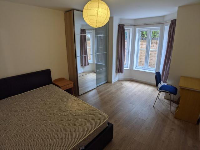 Mitford Road, Manchester M14 3 bed flat to rent £1,650 pcm £381 pw