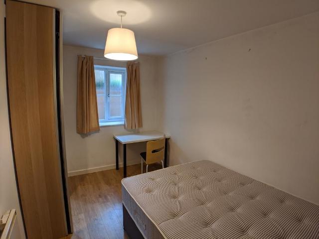Mitford Road, Manchester M14 3 bed flat to rent £1,746 pcm £403 pw