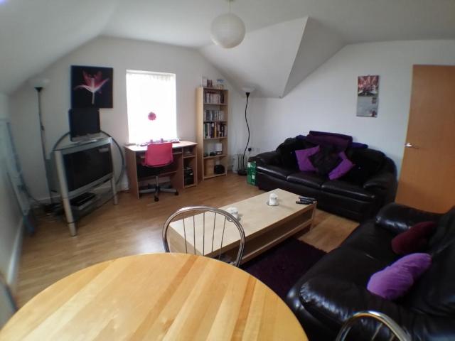 Mitford Road, Manchester M14 2 bed flat to rent £1,172 pcm £270 pw