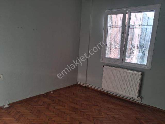 Mithatpaşa Mahallesi 3+1 Deniz Manzaralı Kiralık Daire Mevki Yerde Balkondan Denizi Görür