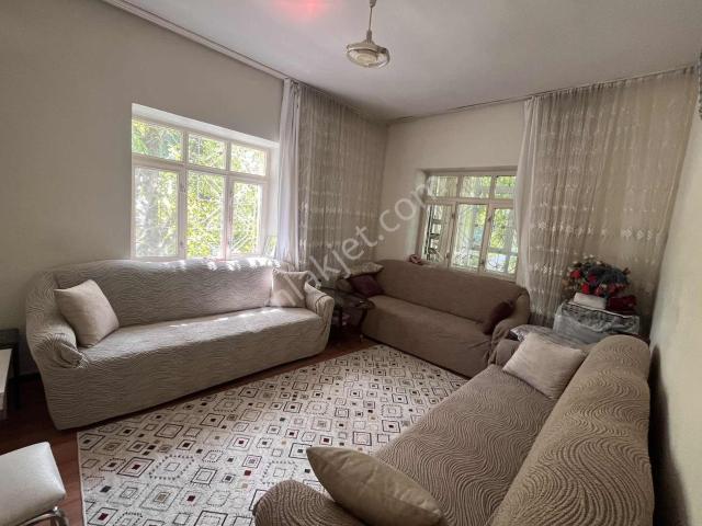 Mithatpaşa Mahallesi'nde 3+1 Evli 400 M2 Arsalı Müstakil Ev