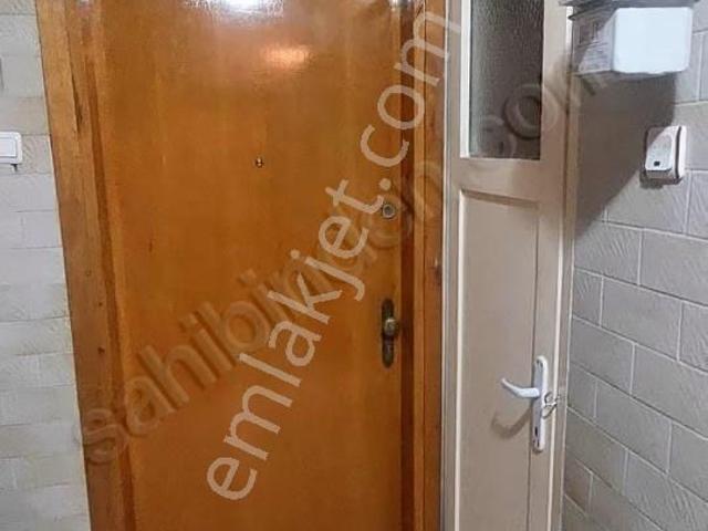 Mithatpaşa Ana Cadde Üzerinde 3+1 Otoparklı Arakat Kiralık Daire