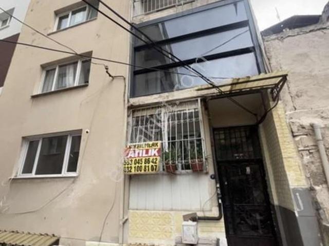 Mithatpaşa Ana Caddeye 70m 3+1 Doğalgazlı Arakat Satılık Daire