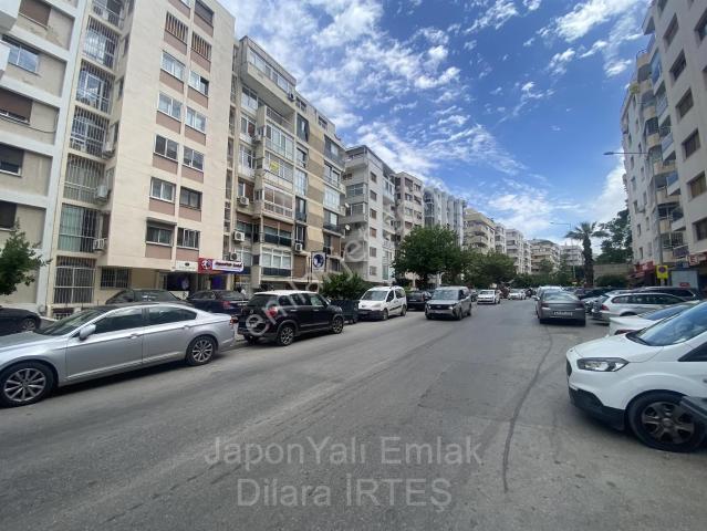 Mithatpaşa Cad. Köprü Durağında Cadde Üzerinde Kiralık Daire