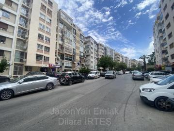 Mithatpaşa Cad. Köprü Durağında Cadde Üzerinde Kiralık Daire