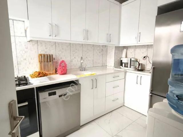 Mithatpaşa Caddesi’ne Yakın Satılık 3 + 1 Bakımlı Daire