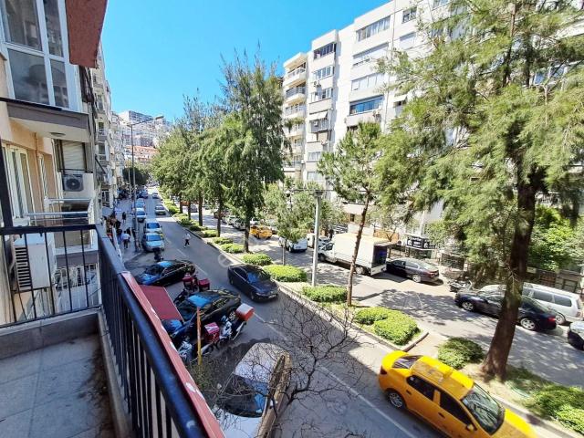 Mithatpaşa Caddesinde 3+1 Asansörlü Eşyalı Yada Eşyasız Kiralık Daire