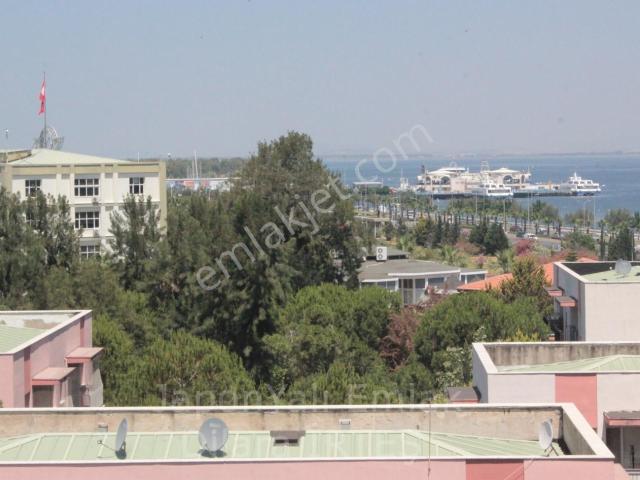 Mithatpaşa Caddesinde Deniz Manzaralı Teraslı Kiralık Daire