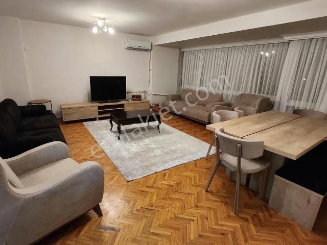 Mithatpaşa Caddesinde Eşyalı 3+1 Kiralık Daire,120m2