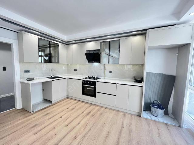 Mithatpaşa Cd Yakın 3+1 115m2 Arakat İçi Yapılı K.yalı Satılık