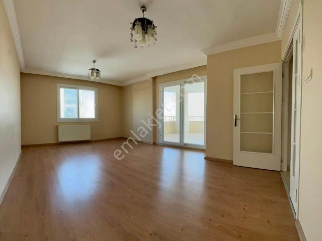 Mithatpaşa Kanal Köprü Groseri Karşısı 3+1+kilerli ç.b kiralık Daire