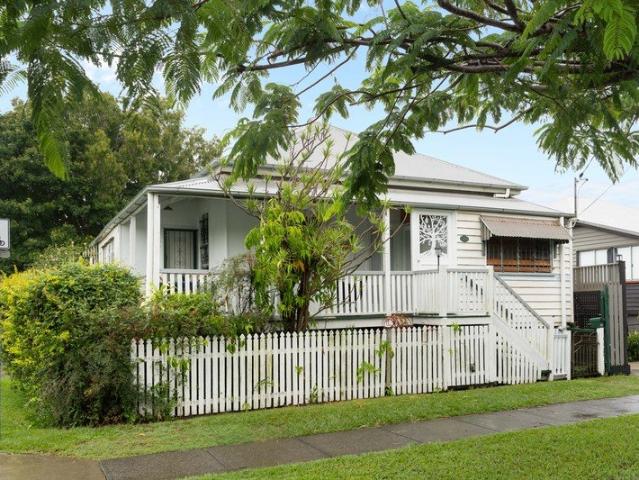 Mixed Use Opportunity on a Prime Sandgate Corner