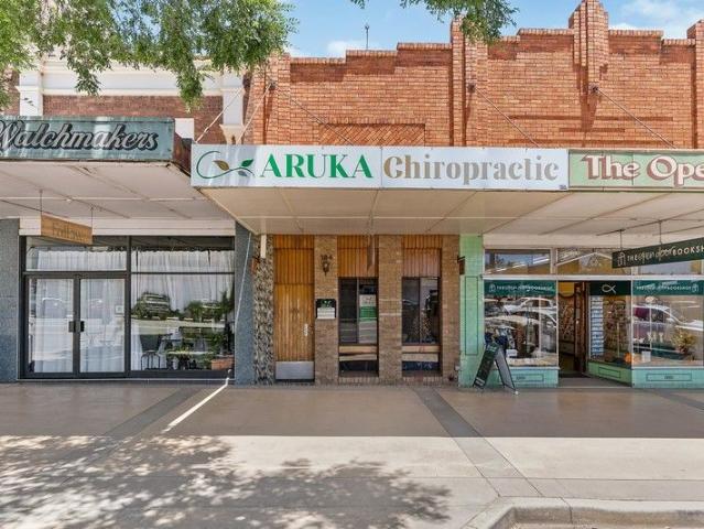 Mixed Commercial/Residential Investment with long term commercial tenant