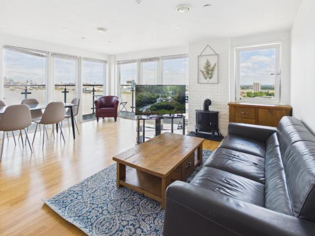 Mizzen Mast House, Mast Quay. 2 bed apartment to rent £2,400 pcm £554 pw