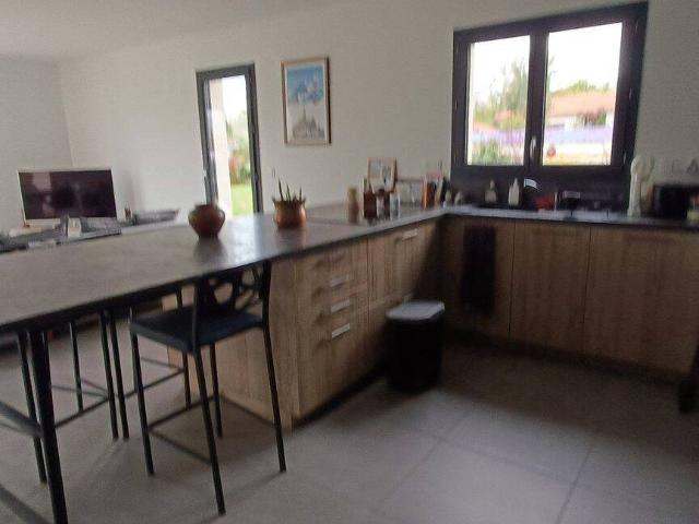 MIZERIEUX Maison T4 récente avec terrain de 1000 m² clos