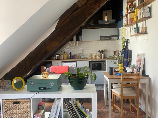 Mo Strasbourg Saint Denis / rue du Faubourg Saint Denis Studio/2 pièces 22m2 en parfait état