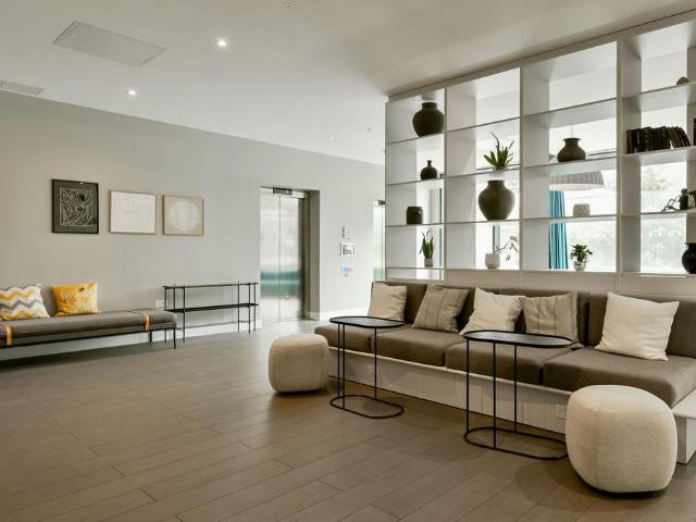 Momento Kew Bridge, Kew Bridge. 1 bed flat to rent £2,300 pcm £531 pw