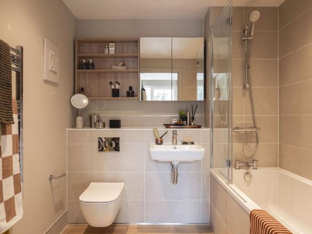 Momento Staines upon Thames, Staines. 1 bed flat to rent £1,925 pcm £444 pw