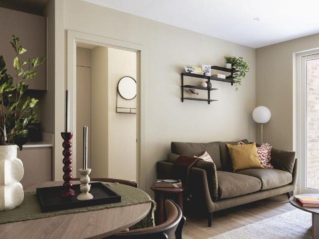 Momento Staines upon Thames, Staines. 3 bed flat to rent £2,930 pcm £676 pw