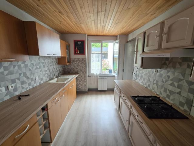 MONT DORE – Maison de 140 m² sur 3 niveaux avec fort potentiel
