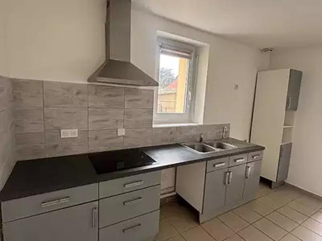 Montceau les Mines 71300 Location appartement 2 pièces t2 au dernier étage
