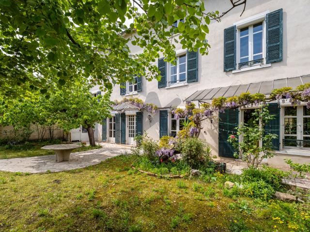 Montchat Maison de caractère avec grands volumes, grand jardin et piscine