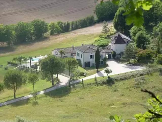 Montcuq en Quercy Blanc 46800 Achat / Vente maison 12 pièces t12 piscine