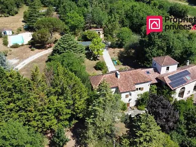 Montcuq en Quercy Blanc 46800 Achat / Vente maison 18 pièces t18 piscine jardin